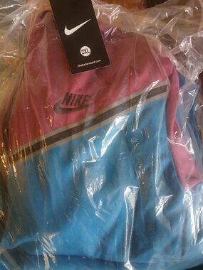 Nike Two-Tone Pullover Hoodie - Burgundy & Teal